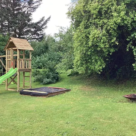 Σπίτι διακοπών Spacious Lakeside Retreat *